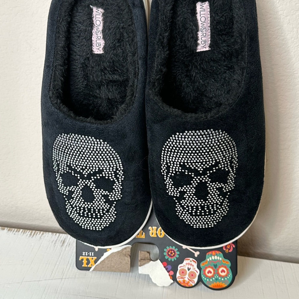 Willow&Ruby skull slippers.